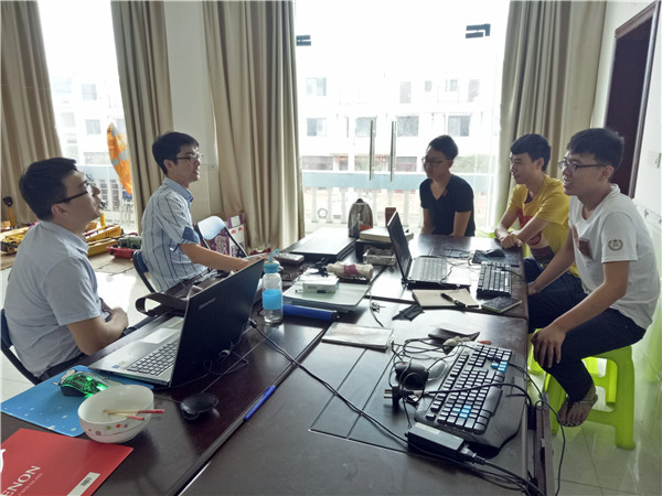 校领导老师到沪昆高铁安顺项目地看望实习学生