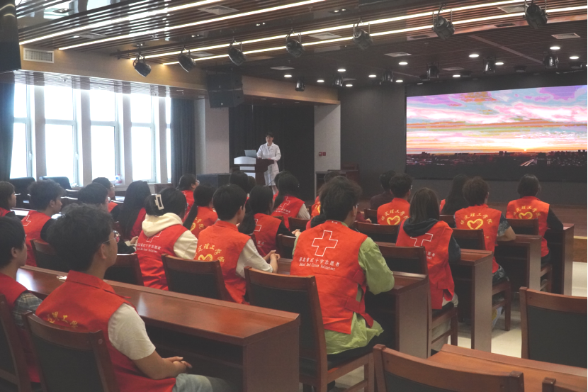 “三献”进校园|血液探秘,与爱同行——保定理工学院师生“血站开放日”活动