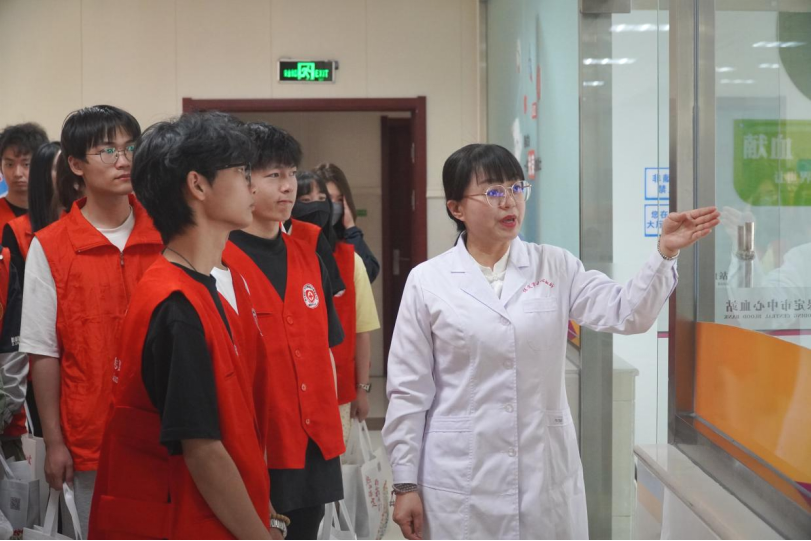 “三献”进校园|血液探秘,与爱同行——保定理工学院师生“血站开放日”活动