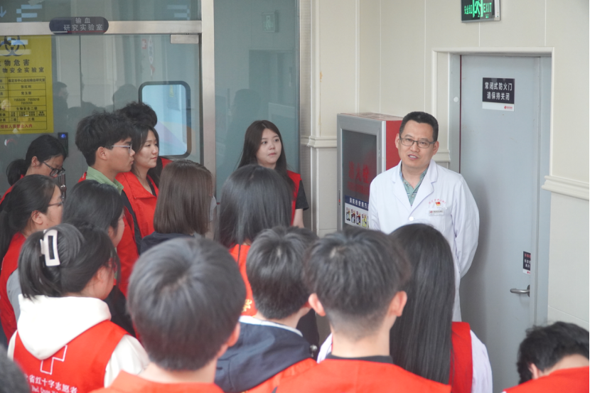“三献”进校园|血液探秘,与爱同行——保定理工学院师生“血站开放日”活动