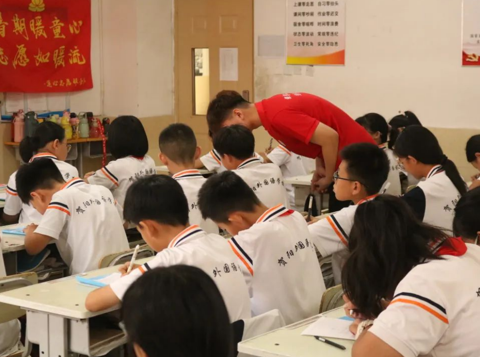志愿服务|暑期暖童心,志愿如暖流——经济学院莲心志愿服务队“七彩假期”专项活动