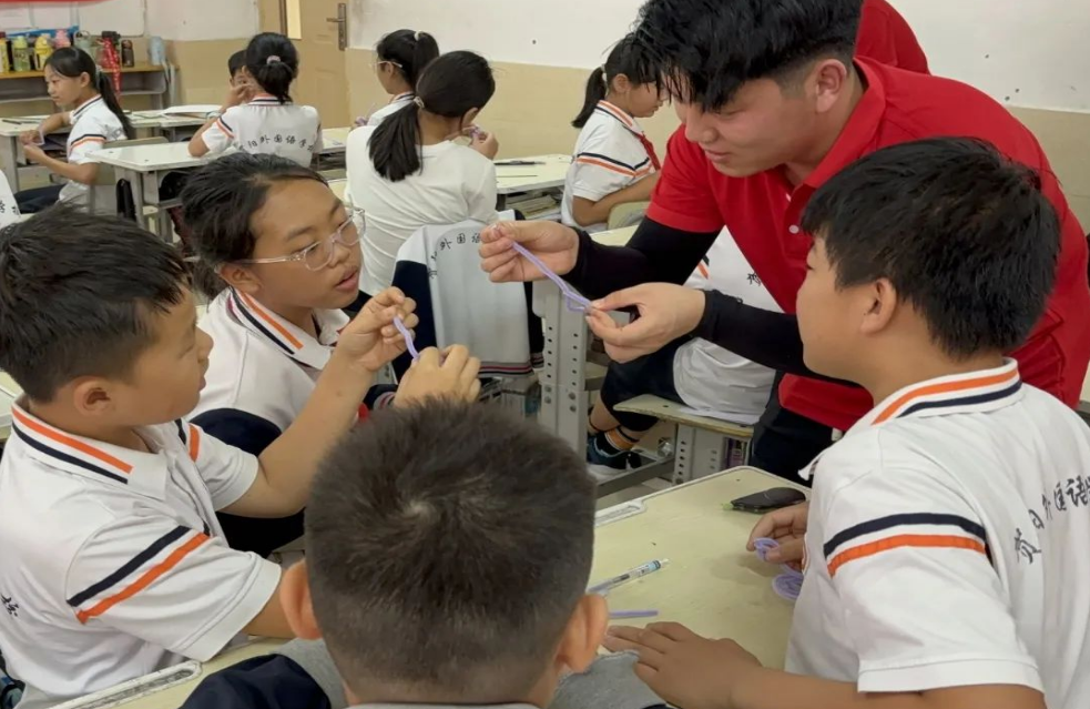 志愿服务|暑期暖童心,志愿如暖流——经济学院莲心志愿服务队“七彩假期”专项活动