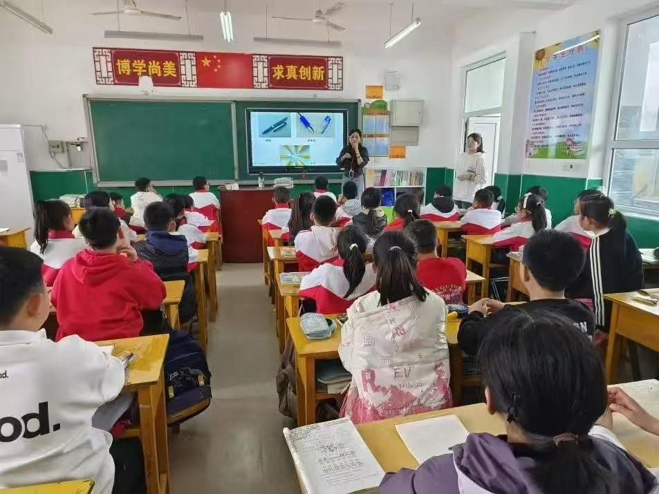 教师挂职清苑五小 “书法种子”播撒校园