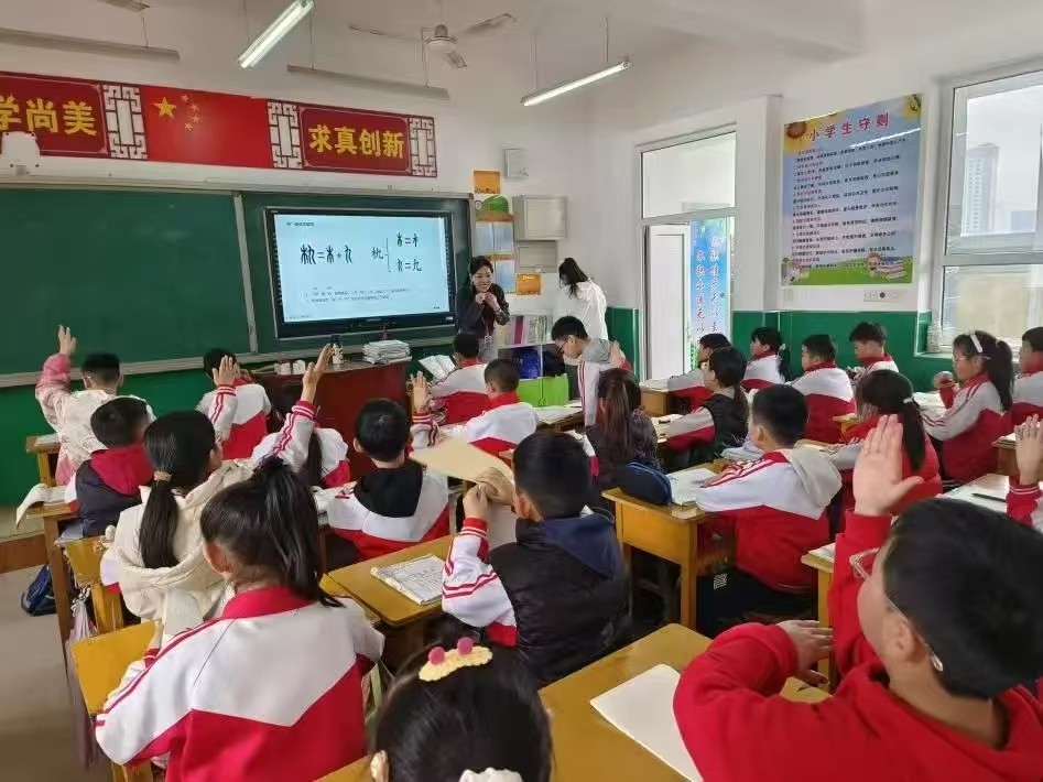 教师挂职清苑五小 “书法种子”播撒校园