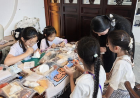 匠心非遗焕新颜 校馆联袂启新篇 ——保定理工学院非遗手工市集燃动淮军公所博物馆
