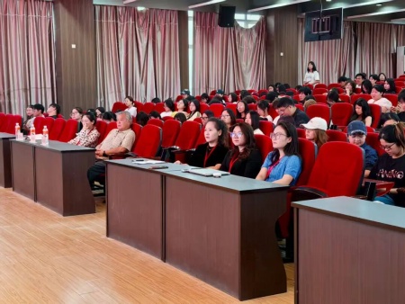 专题讲座点亮推普路 播音专业深耕语言魂——保定理工学院艺术学院成功举办推普周专题讲座