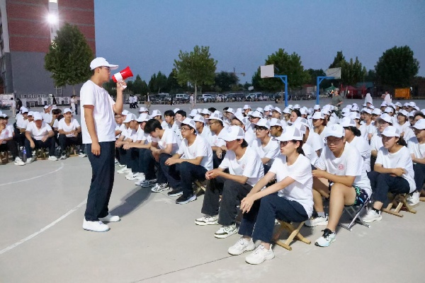 【青春铸魂，歌声献礼】军歌飞扬展风貌，青春聚力筑初心——保定理工学院康复医学院军训拉歌活动圆满举行