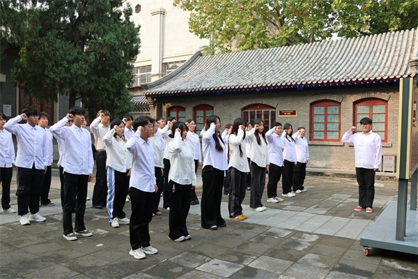 【团旗引路，育心铸魂】保定理工学院康复医学院举行2025上半年第38期发展团员入团仪式暨留法勤工俭学运动纪念馆主题教育活动