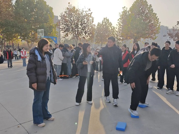 体育|保定理工学院|管理学院|第二届“凝心聚力·绳彩飞扬”体验式教育运动会纪实
