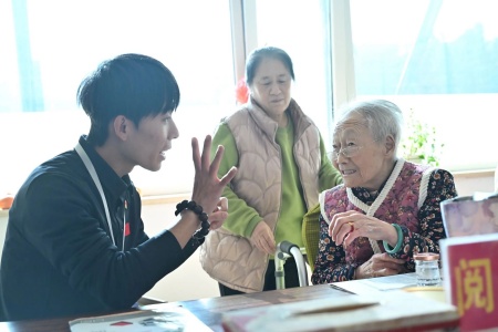 “艺暖养老院，爱润夕阳红”——保定理工学院艺术学院开展敬老爱老进养老院志愿活动