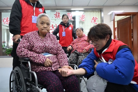 “艺暖养老院，爱润夕阳红”——保定理工学院艺术学院开展敬老爱老进养老院志愿活动