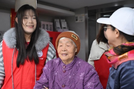 “艺暖养老院，爱润夕阳红”——保定理工学院艺术学院开展敬老爱老进养老院志愿活动