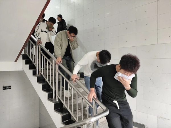 安全教育|保定理工学院|管理学院|强消防意识，护校园平安——2025级新生消防应急演练圆满落幕