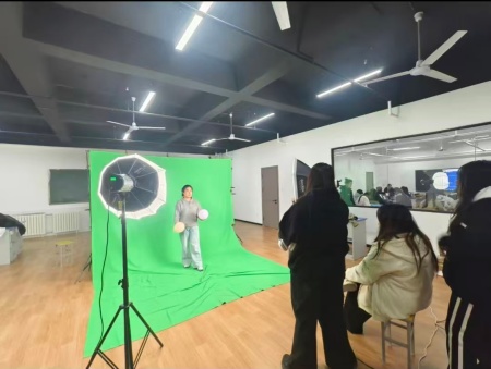 镜头凝诗 匠心筑梦 《电视综艺晚会节目制作》综艺海报创作纪实