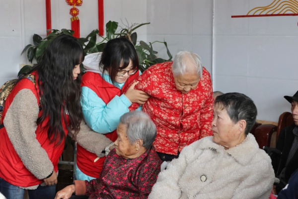 情暖桑榆，志愿同行——保定理工学院康复医学院志愿者走进金福泰老年公寓开展暖心服务