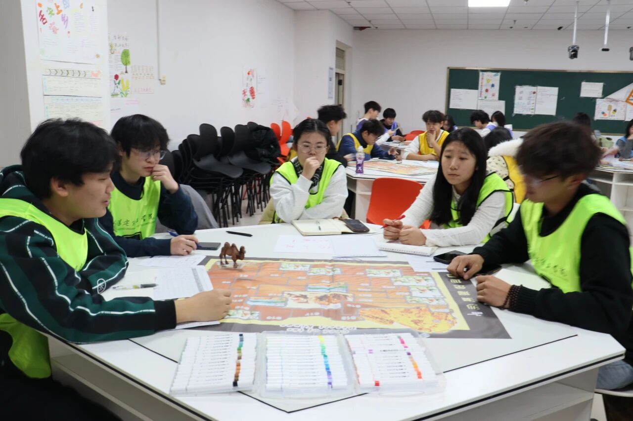 沙漠掘金悟规划，职业导航启新程 ——教育学院开展2025级新生创新与职业规划主题活动