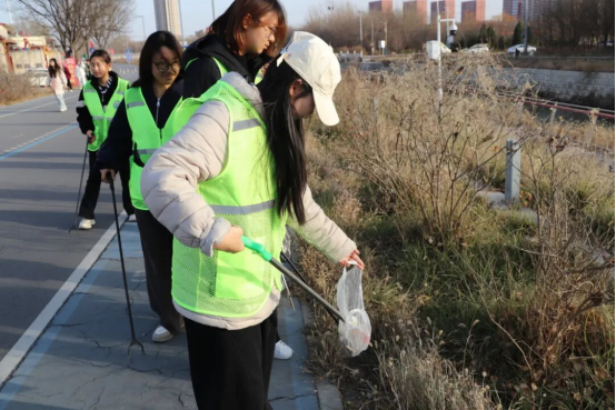 共绘碧水长卷——会计学院护河行动