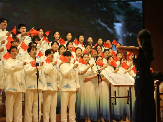 青春逐光踏歌行，红心向党颂华章——会计学院“一二·九”大合唱比赛荣膺二等奖