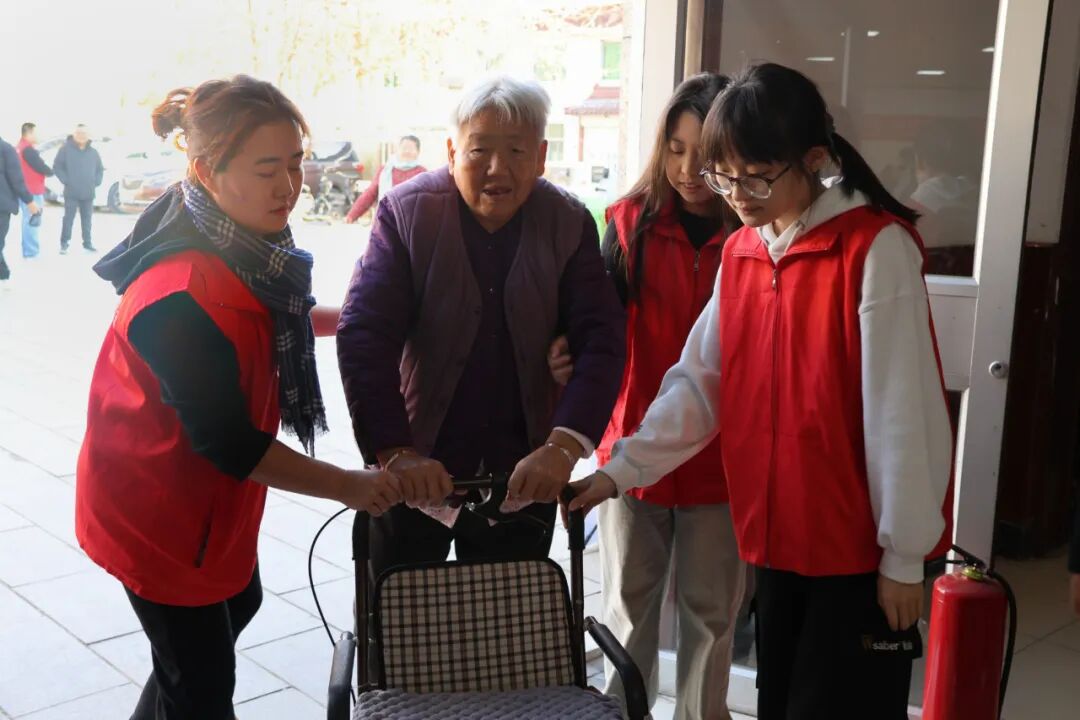 【情暖冬至，邻里共飨】保定理工学院经济学院志愿者走进东小庄村开展“冬至送暖，志愿同行”主题冬至饺子宴活动