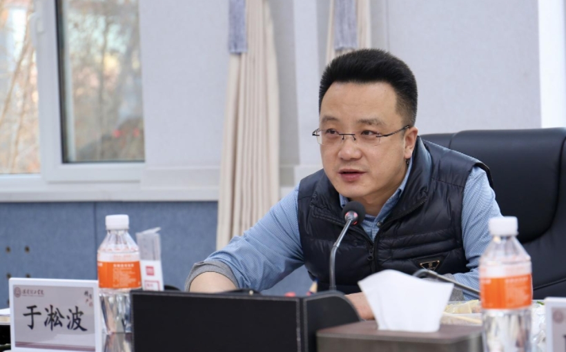 保定理工学院召开2025年度述职会