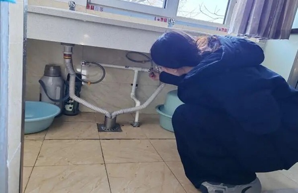 以生为本暖寒冬，守护安全践初心——保定理工学院管理学院开展寒假宿舍安全暖心排查