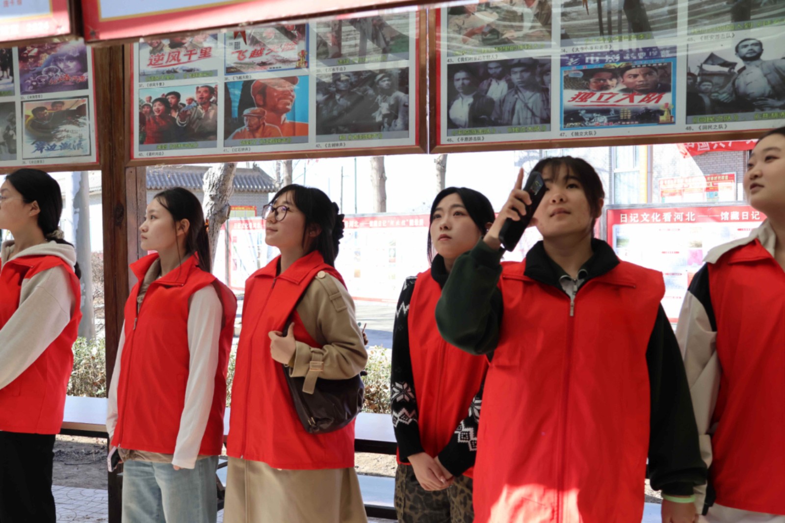 追寻红色日记印记，汲取奋进青春力量——经济学院开展“日记里的奋斗史，十五五的新征程”主题教育活动