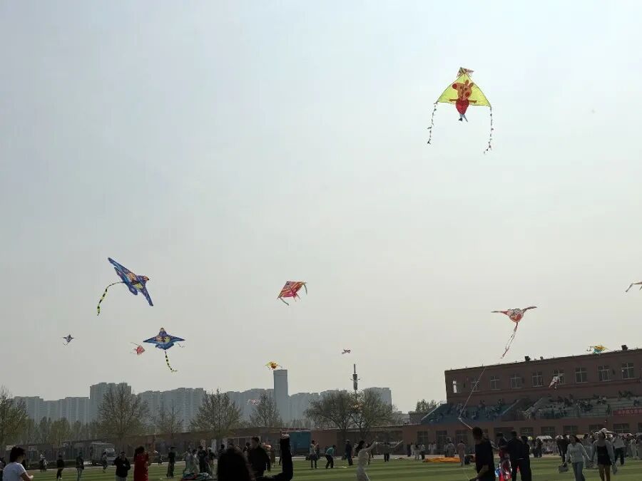 春风拾趣•鸢舞校园”保定理工学院第一届风筝文化节圆满落幕