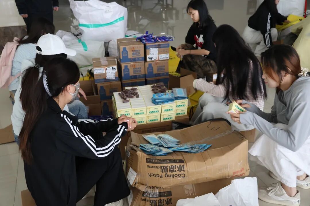 经济学院助力长城马拉松物资分配保障工作圆满结束