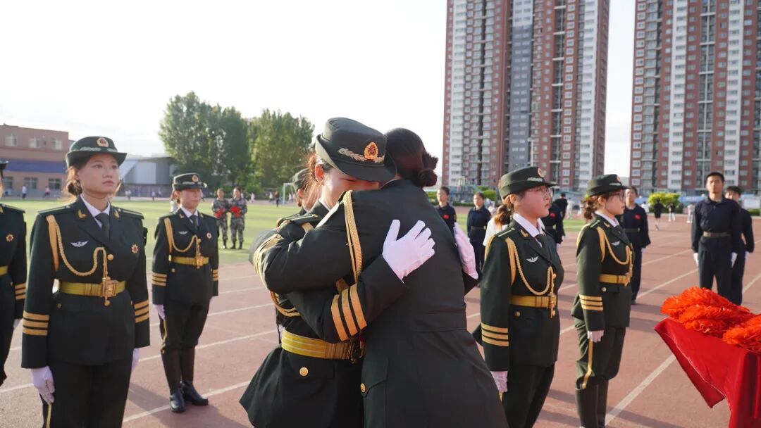 薪火相传 接续荣光——保定理工学院第十九届国旗护卫队退役大会圆满举行