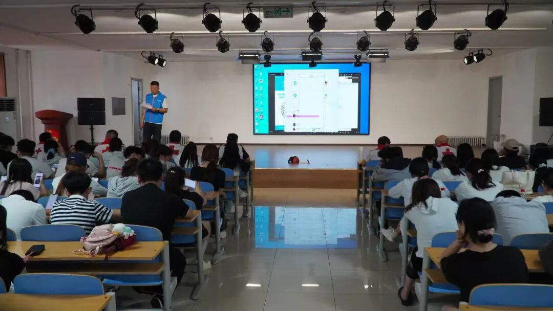 保定理工学院联合红十字会开展灾害个人防护及初期灾害救援专题培训
