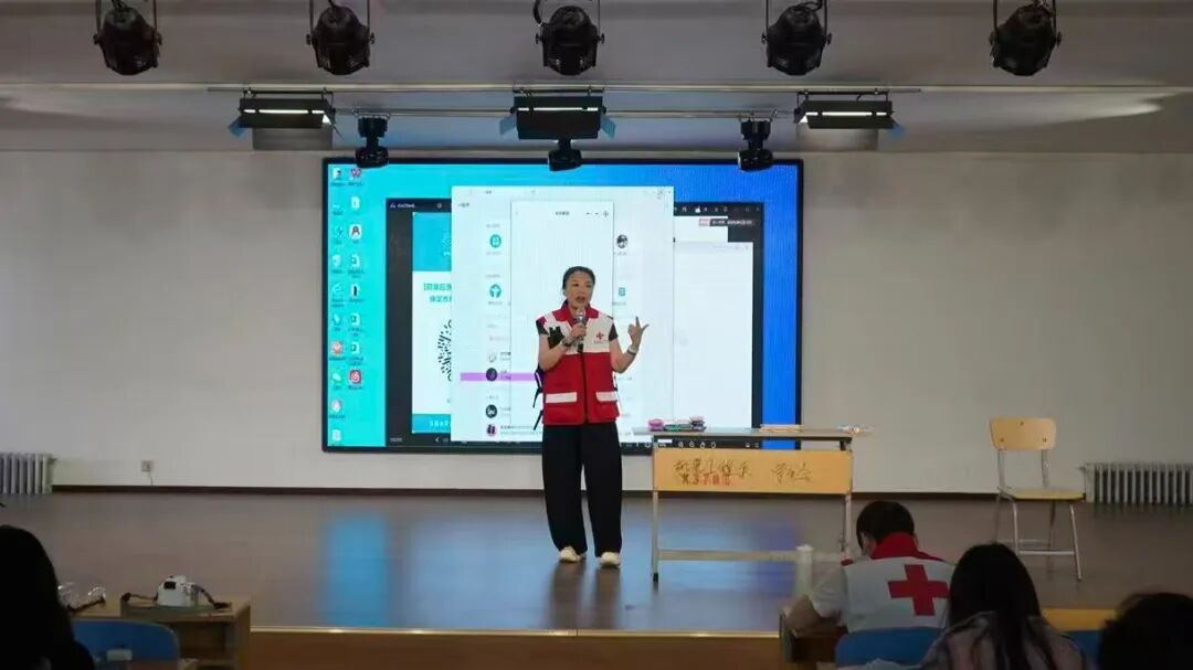 保定理工学院联合红十字会开展灾害个人防护及初期灾害救援专题培训