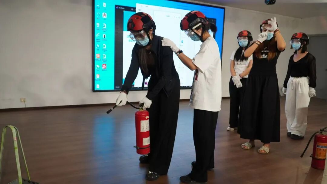 保定理工学院联合红十字会开展灾害个人防护及初期灾害救援专题培训