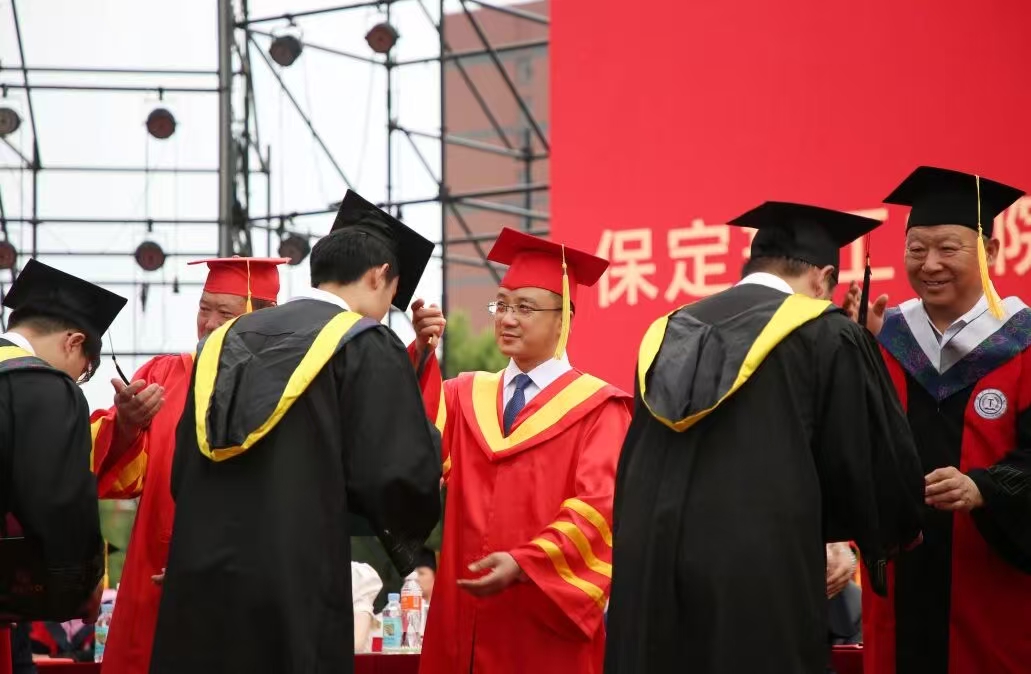 保定理工学院隆重举行2026届毕业典礼暨学士学位授予仪式