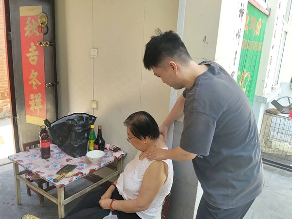 劳动感恩践孝道 居家实践促养成|保定理工学院管理学院开展暑期“劳动感恩・孝老爱亲”德育实践