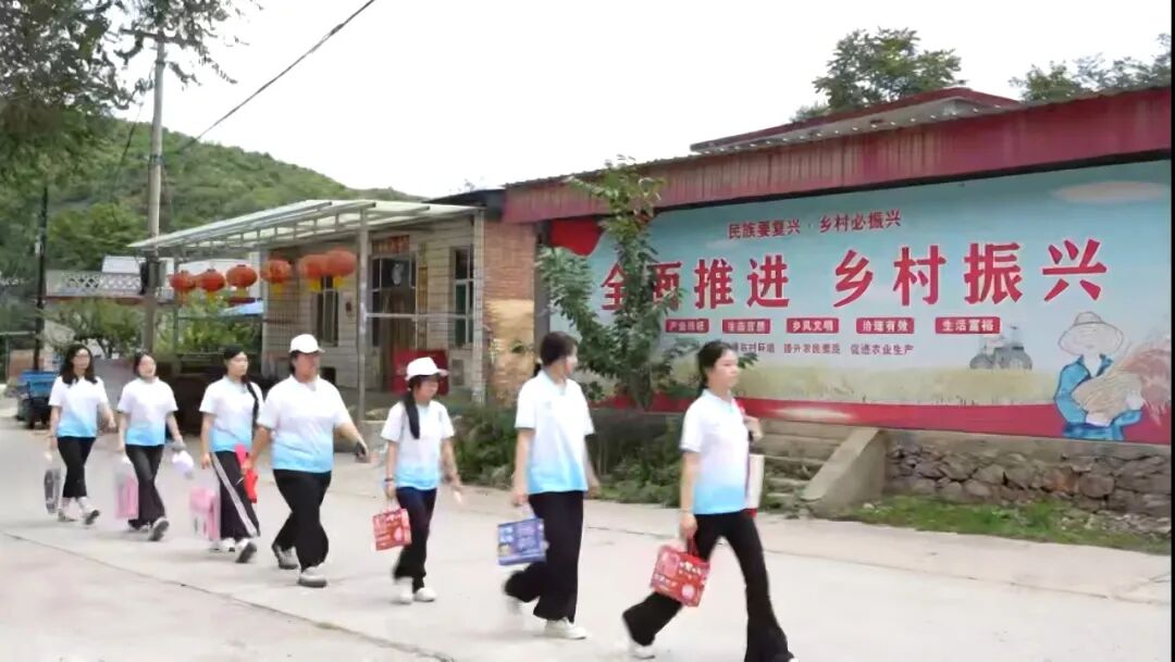 【行走燕赵体验省情·推普助农点亮乡音】行走的大思政课：这群青年在狼牙山开启乡村推普行动！