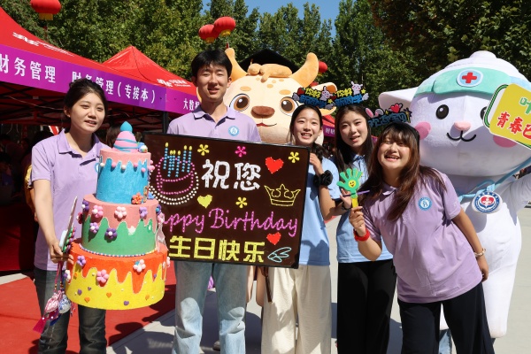 迎新恰逢生辰日，温情护航新征程——新生和经院的相遇恰逢生辰