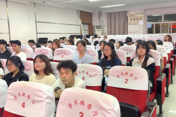 经济学院2026级迎新志愿者服务培训顺利开展