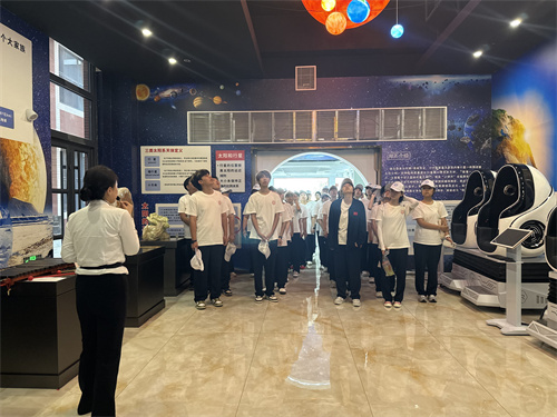 2026级新生开展校园参观暨开学第一课学习活动