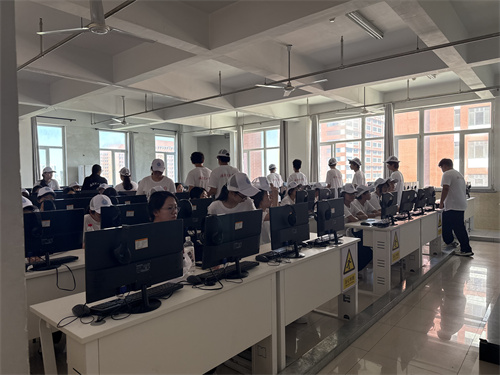 2026级新生开展校园参观暨开学第一课学习活动
