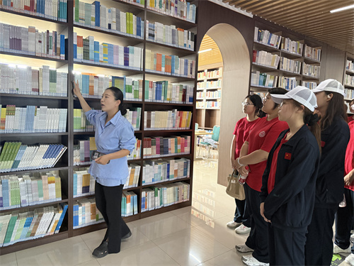 2026级新生开展校园参观暨开学第一课学习活动
