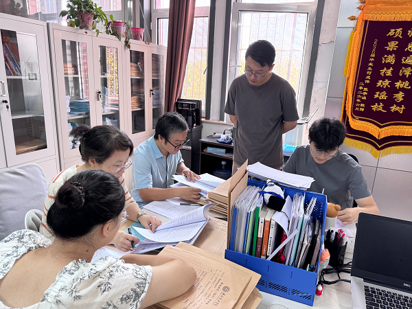 严把归档质量关、夯实育人基本功 ——管理科学与工程学院开展毕业论文归档材料教研室互查工作